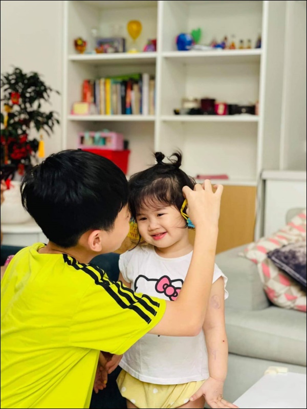 Thân Thúy Hà đau đầu, lo họp phụ huynh thường xuyên vì con gái hổ báo, mới hơn 2 tuổi đã tỏ ra chị Đại-3
