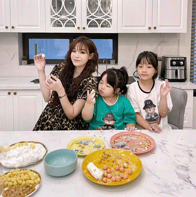 Điểm danh những hot kid là gương mặt vàng trong làng hài hước: Nhóc Sữa nhà Hằng Túi lầy từ lúc mới sinh, nhưng quý tử của Hà Hồ mới giành ngôi vô địch!-13