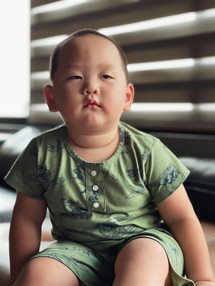 Điểm danh những hot kid là gương mặt vàng trong làng hài hước: Nhóc Sữa nhà Hằng Túi lầy từ lúc mới sinh, nhưng quý tử của Hà Hồ mới giành ngôi vô địch!-32