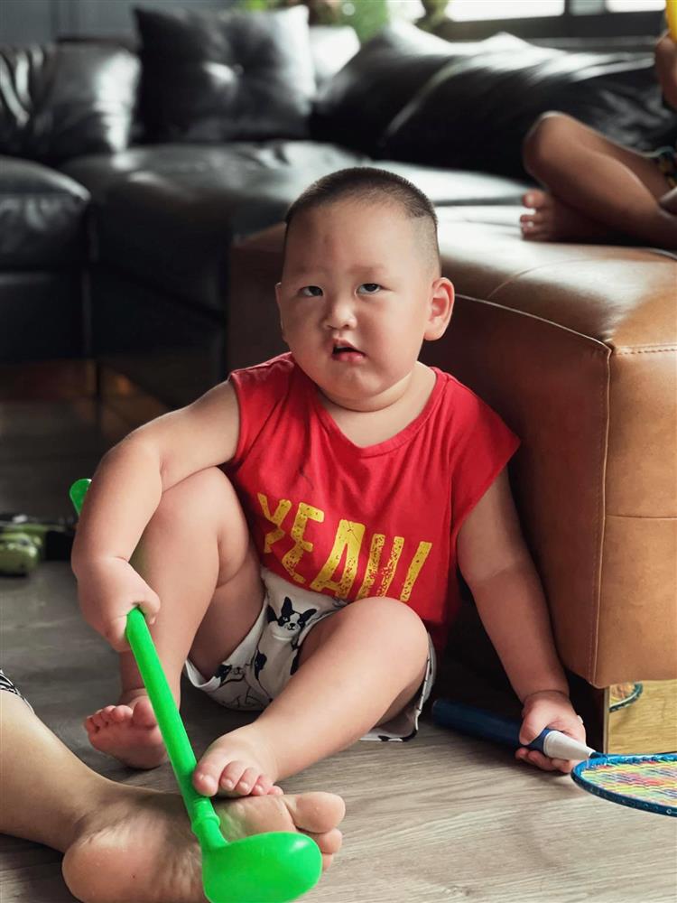 Điểm danh những hot kid là gương mặt vàng trong làng hài hước: Nhóc Sữa nhà Hằng Túi lầy từ lúc mới sinh, nhưng quý tử của Hà Hồ mới giành ngôi vô địch!-33