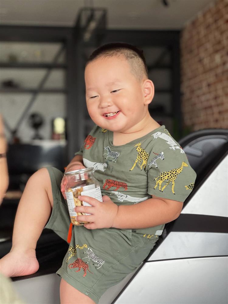 Điểm danh những hot kid là gương mặt vàng trong làng hài hước: Nhóc Sữa nhà Hằng Túi lầy từ lúc mới sinh, nhưng quý tử của Hà Hồ mới giành ngôi vô địch!-37