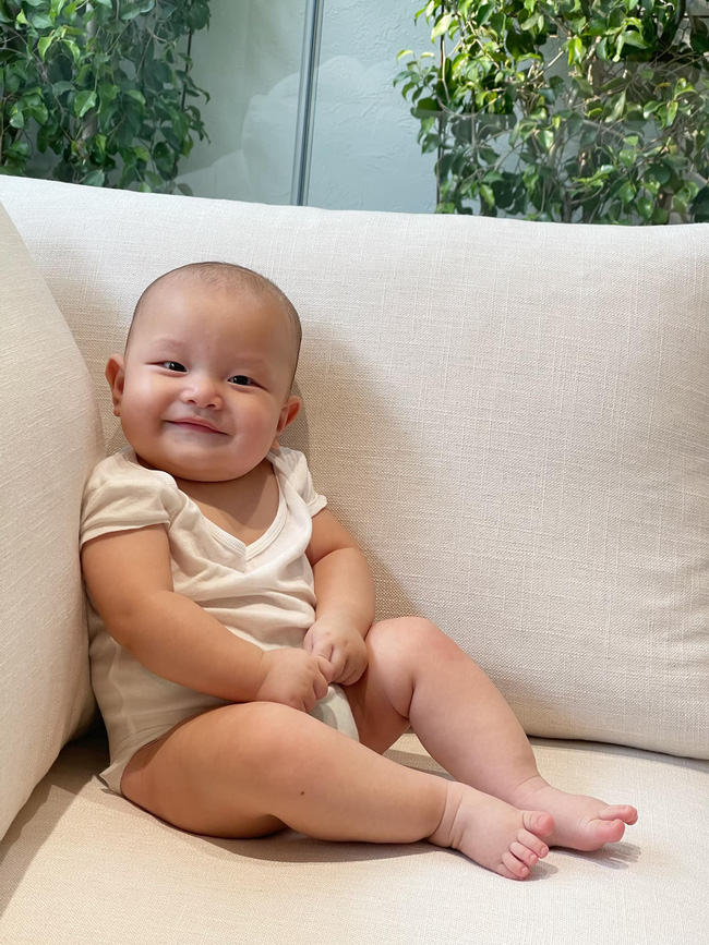 Điểm danh những hot kid là gương mặt vàng trong làng hài hước: Nhóc Sữa nhà Hằng Túi lầy từ lúc mới sinh, nhưng quý tử của Hà Hồ mới giành ngôi vô địch!-42