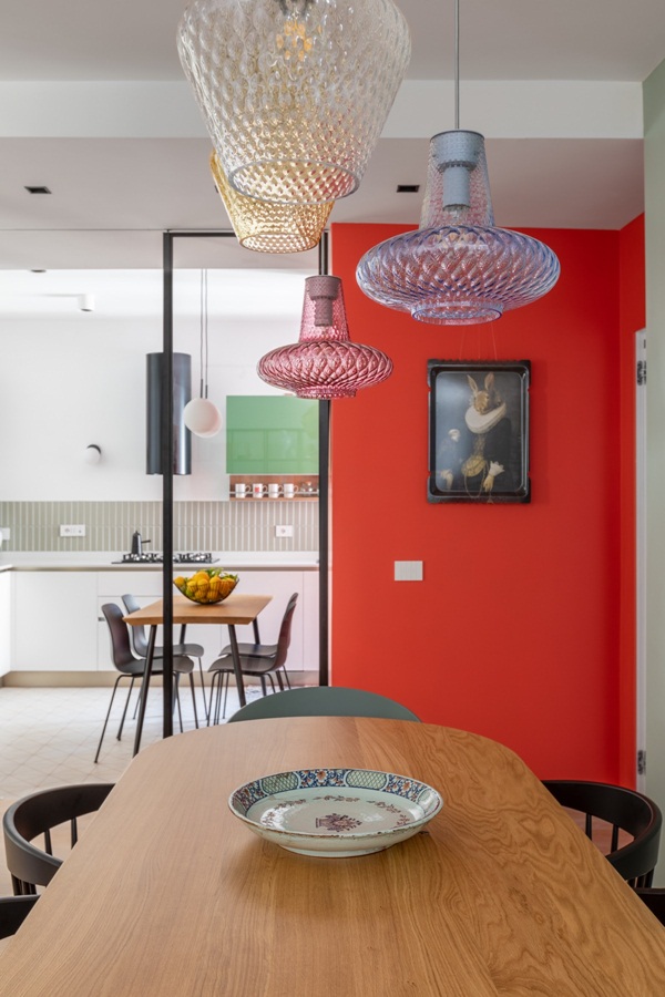 Trang trí nội thất cho gia đình thêm sống động với màu sắc tươi sáng, nhìn tưởng rối mắt mà vẫn sang trọng và cao cấp-7