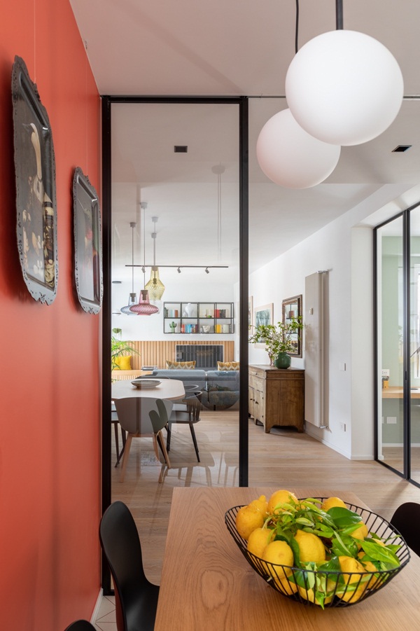 Trang trí nội thất cho gia đình thêm sống động với màu sắc tươi sáng, nhìn tưởng rối mắt mà vẫn sang trọng và cao cấp-12