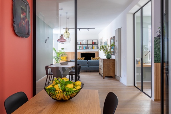 Trang trí nội thất cho gia đình thêm sống động với màu sắc tươi sáng, nhìn tưởng rối mắt mà vẫn sang trọng và cao cấp-13