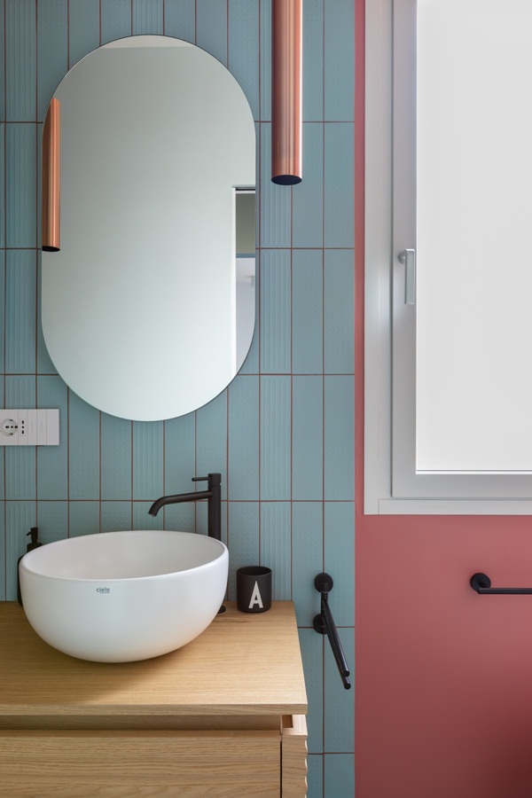 Trang trí nội thất cho gia đình thêm sống động với màu sắc tươi sáng, nhìn tưởng rối mắt mà vẫn sang trọng và cao cấp-18