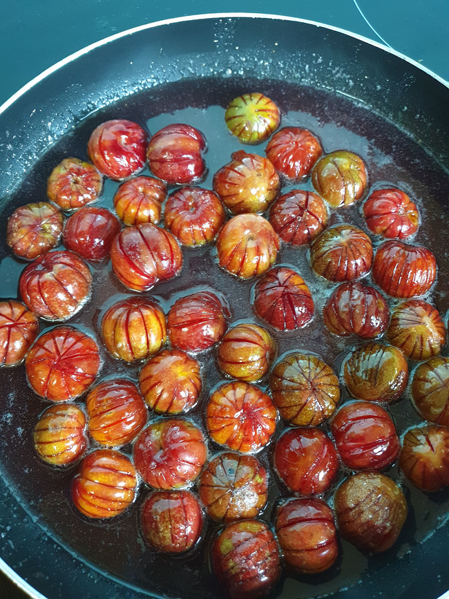 Nhà có nồi chiên không dầu lại còn đang mùa mận rẻ thì hãy làm món này để dành ăn dần nhé các chị-2