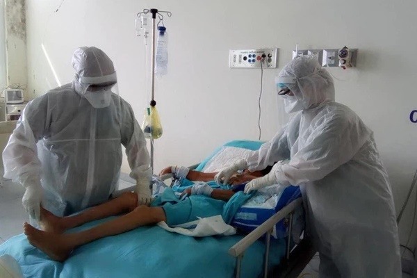 Hiện tượng đông đặc phổi của nam sinh 22 tuổi bị Covid-19 có nguy hiểm không?-1