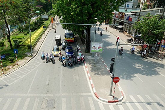 Đây là mức phạt đối với người chờ đèn đỏ ở bóng râm