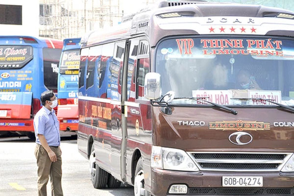 Quán karaoke đóng cửa vì dịch Covid-19, 2 nhân viên chuyển sang... cướp giật-2