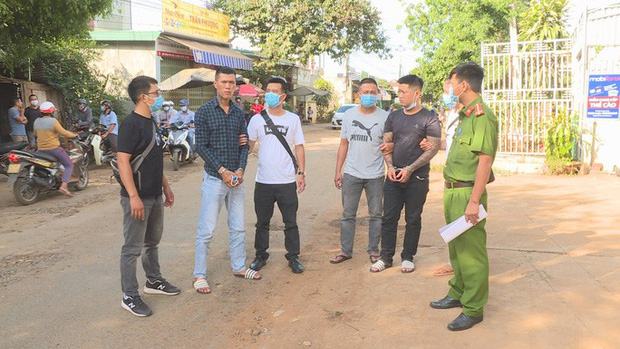 Quán karaoke đóng cửa vì dịch Covid-19, 2 nhân viên chuyển sang... cướp giật-1