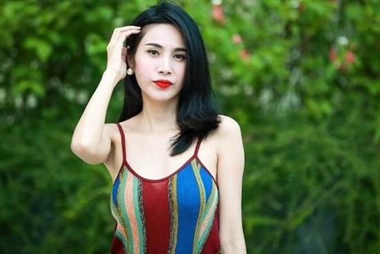 Rộ bằng chứng nghi ngờ Thủy Tiên thẳng tay block 1 khán giả sau khi chuyển hoàn 50 triệu đồng tiền cứu trợ miền Trung?