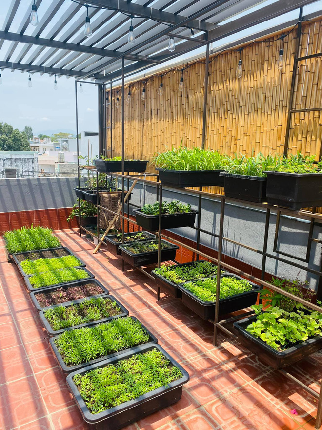 Kinh doanh tự do, vợ chồng xây nhà 4 tầng rộng 680m2, nhìn bếp với sân thượng chỉ biết khen: Đúng là nhà người ta!-18