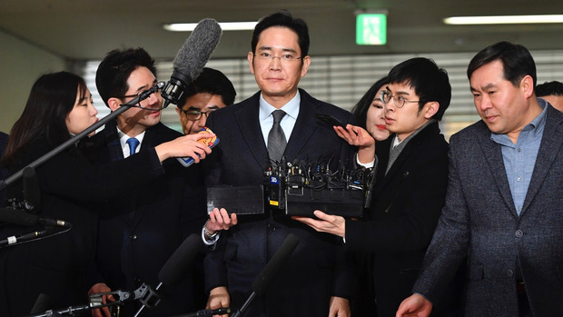 Vụ án thế kỷ của Hoàng đế và Thái tử Samsung: Cặp cha con chaebol quyền lực nhất Hàn Quốc lần lượt ngồi tù cùng vì một tội danh-6