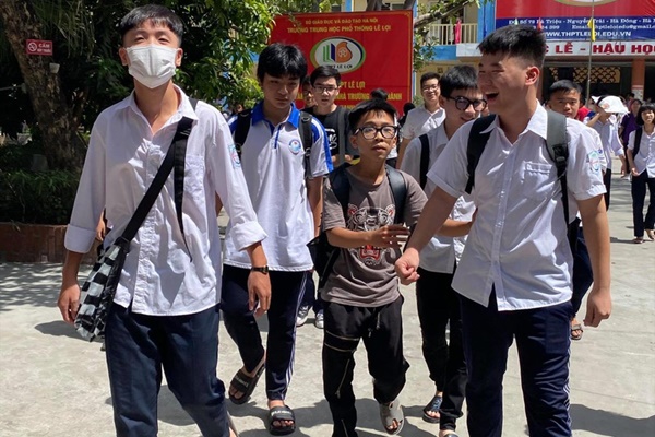 Hà Nội: Phun khử khuẩn các điểm thi của kỳ thi tuyển sinh vào lớp 10-6
