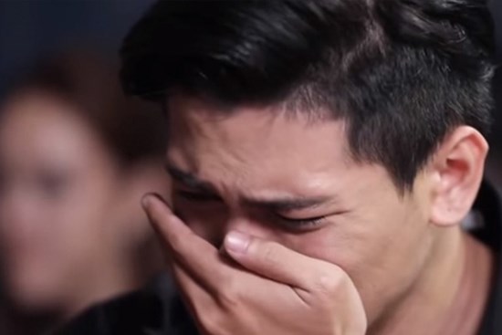 Lấy vợ đẹp lại giàu nhưng đêm nào tôi cũng phải dùng khăn che mũi mới dám bước vào phòng ngủ để rồi điêu đứng phát hiện bí mật sốc óc