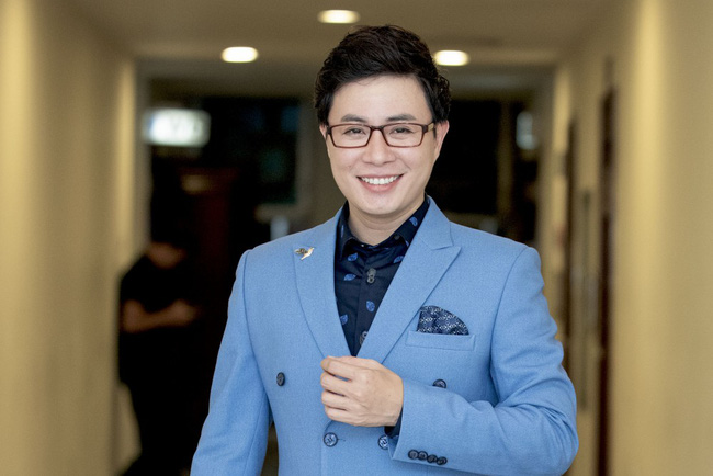 Nam MC VTV kết hôn khi đã ngoài 40 mà lấy được vợ giỏi, nhìn ảnh quý tử mới sinh lại càng ấn tượng hơn-1