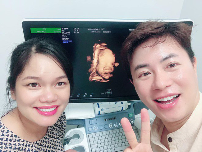 Nam MC VTV kết hôn khi đã ngoài 40 mà lấy được vợ giỏi, nhìn ảnh quý tử mới sinh lại càng ấn tượng hơn-6