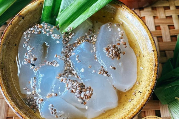 Nắng bỏng rát, chị em chuyền tay cốc chè hoàng cung dưỡng nhan-5