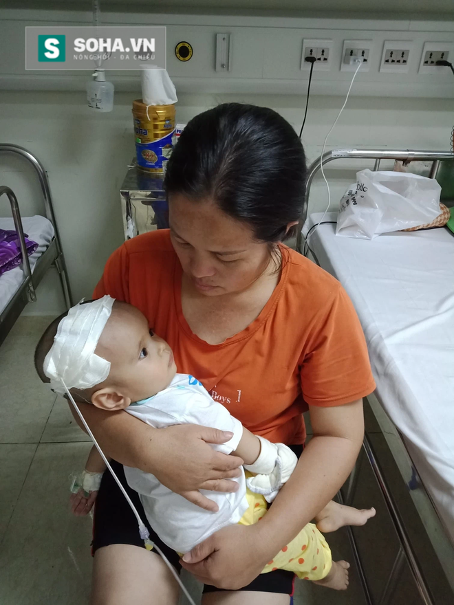 Mẹ của bé được bà Phương Hằng bay sang Singapore cứu trợ tiền mổ não: Cứ nhìn đôi mắt, miệng cười của con, em lại hồi tưởng đến đêm định mệnh ấy-2