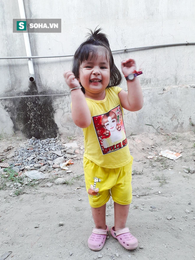 Mẹ của bé được bà Phương Hằng bay sang Singapore cứu trợ tiền mổ não: Cứ nhìn đôi mắt, miệng cười của con, em lại hồi tưởng đến đêm định mệnh ấy-8