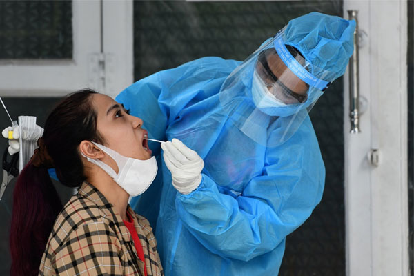 Dịch COVID-19: Bệnh nhân tử vong thứ 53 là nữ, 53 tuổi ở Sơn La có tiền sử viêm đa rễ đa dây thần kinh-1