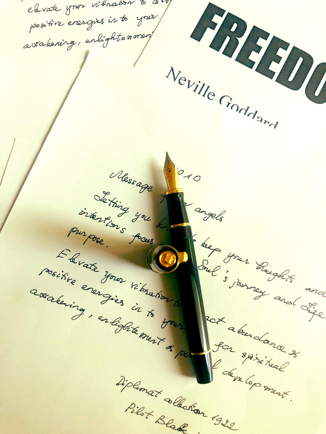 Cuộc sống đời thường của HH Nguyễn Thu Thuỷ: Dậy sớm, chạy bộ thường xuyên, thích viết lách và cực đảm đang-7