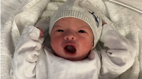 Em bé gốc Việt chết thương tâm chỉ 6 ngày sau sinh, vụ án sau 5 năm phải mở lại hồ sơ vì quá nhiều uẩn khúc bên trong-1