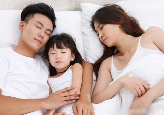 Bố 40 tuổi còn ngủ với mẹ, vì sao con không được?, ông bố câm nín trước câu hỏi của đứa con-5