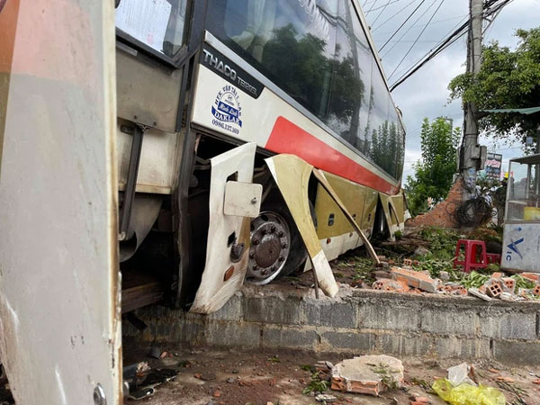 Clip: Tai nạn liên hoàn khiến ít nhất 2 người chết, nhiều người nguy kịch-2