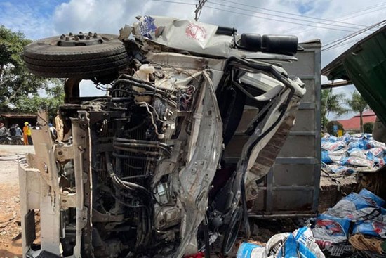 Clip: Tai nạn liên hoàn khiến ít nhất 2 người chết, nhiều người nguy kịch