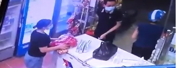 Camera ghi lại khoảnh khắc nam F0 trốn khỏi khu cách ly mua đồ ăn cho nhóm bạn gái ở Bắc Giang-1