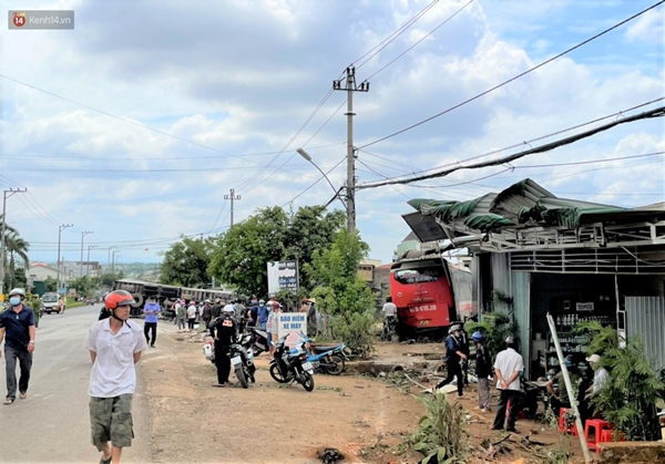 Nhân chứng bàng hoàng kể lại giây phút ô tô tải gây tai nạn liên hoàn khiến ít nhất 7 người thương vong-4