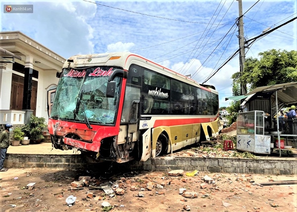 Nhân chứng bàng hoàng kể lại giây phút ô tô tải gây tai nạn liên hoàn khiến ít nhất 7 người thương vong-7