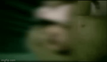 Bé 1 tuổi không mặc quần áo bị mẹ tát đánh, dùng chân hành hạ gây phẫn nộ, lời giải thích đưa ra mới căm phẫn tột cùng-1