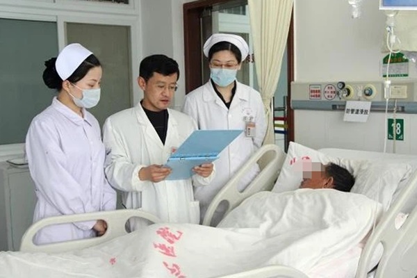 Người đàn ông 56 tuổi bị liệt sau 3 năm ăn chay trường, bác sĩ nói: Ăn chay bằng 4 loại này không khác gì uống dầu mỡ vào người-1