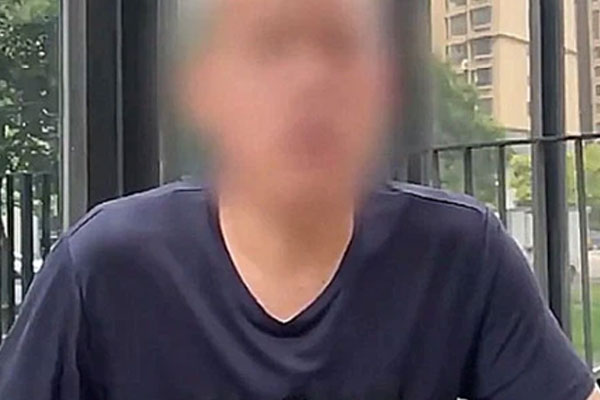 Quan hệ mờ ám với dì nuôi 38 tuổi bị phát giác và chất vấn, thiếu niên 17 tuổi nhảy lầu tử vong-2