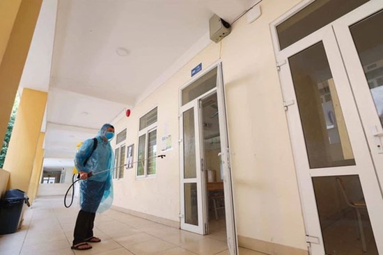 Hà Nội: Phun khử khuẩn các điểm thi của kỳ thi tuyển sinh vào lớp 10