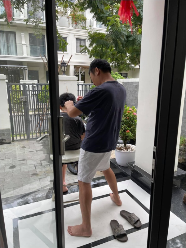 Kết nối tình cảm của bé Bin và con gái riêng của chồng chỉ từ chi tiết nhỏ, Vân Hugo quả là bà mẹ khéo dạy con-5