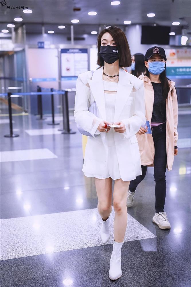 2 năm trước Ngô Cẩn Ngôn còn gầy đét quê mùa, giờ đây lột xác sang chảnh lấn át cả Phạm Băng Băng-10