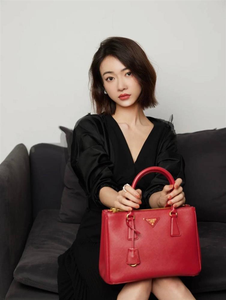 2 năm trước Ngô Cẩn Ngôn còn gầy đét quê mùa, giờ đây lột xác sang chảnh lấn át cả Phạm Băng Băng-7