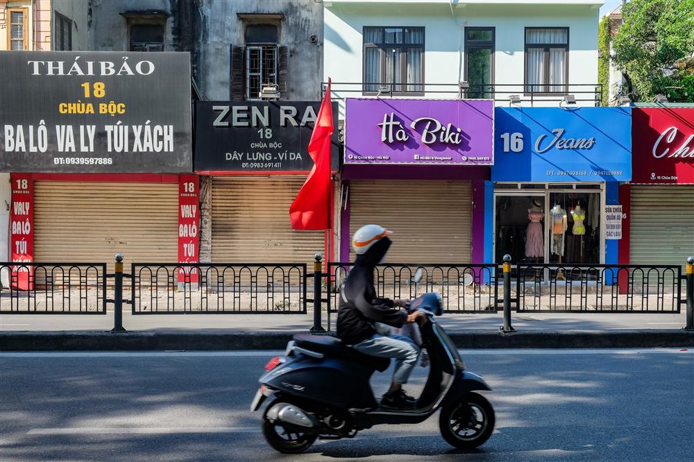 Những con phố thời trang ở Hà Nội: Ngày ế ẩm, tối tắt đèn đi ngủ sớm-1