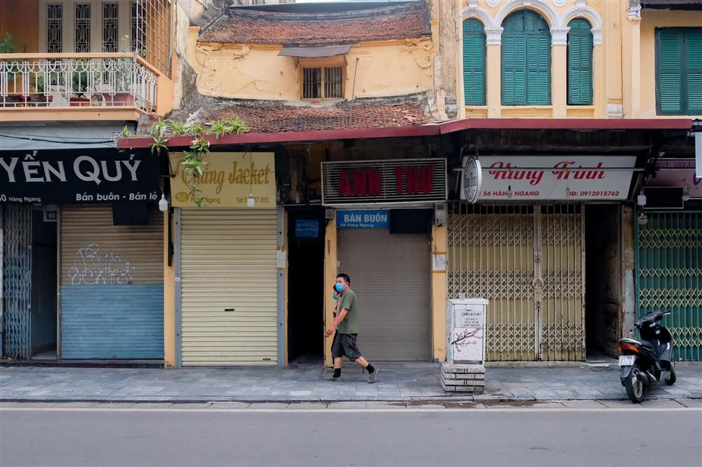 Những con phố thời trang ở Hà Nội: Ngày ế ẩm, tối tắt đèn đi ngủ sớm-2
