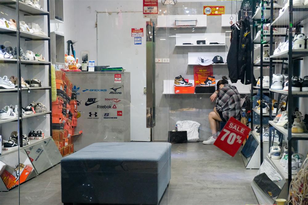 Những con phố thời trang ở Hà Nội: Ngày ế ẩm, tối tắt đèn đi ngủ sớm-5