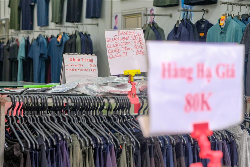 Những con phố thời trang ở Hà Nội: Ngày ế ẩm, tối tắt đèn đi ngủ sớm-6