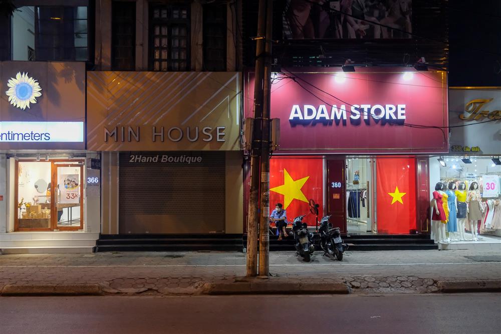 Những con phố thời trang ở Hà Nội: Ngày ế ẩm, tối tắt đèn đi ngủ sớm-14