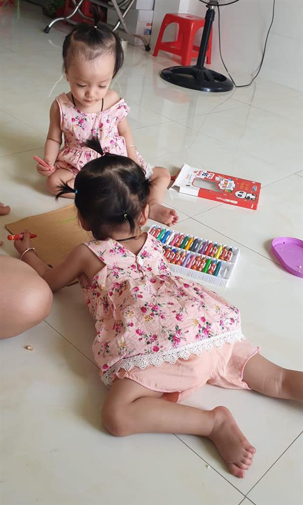 Bất ngờ với hình ảnh hiện tại của cặp song sinh tách rời Trúc Nhi - Diệu Nhi: Hôm nay chính thức tròn 2 tuổi, bạo dạn, hiếu động và lúc nào cũng vui tươi-7