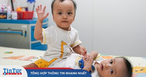 Bất ngờ với hình ảnh hiện tại của cặp song sinh tách rời Trúc Nhi - Diệu Nhi: Hôm nay chính thức tròn 2 tuổi, bạo dạn, hiếu động và lúc nào cũng vui tươi