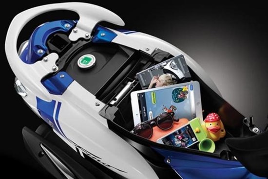 Những đồ vật đừng dại mà vứt vào cốp xe máy, xe hơi ngày nắng nóng vì có thể nổ như bom, cực kì nguy hiểm