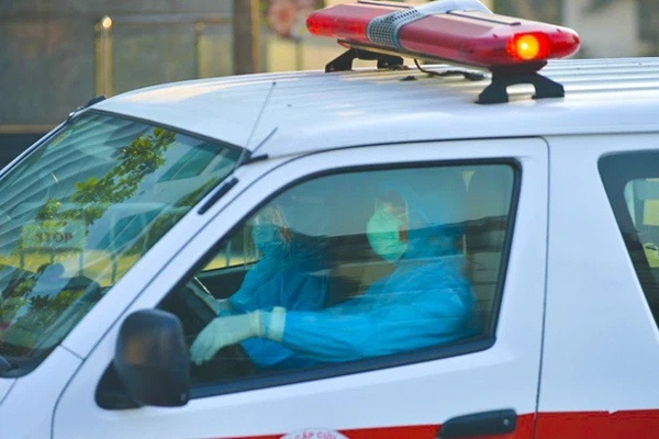 Bé gái mới sinh bị bỏ rơi ngoài đường kèm lá thư: Em không đủ khả năng và điều kiện nuôi con đến trưởng thành-2